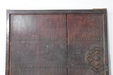 アンティーク建具　明治期　大きな金具と鋲打ちが目を引く幅広庄内蔵戸1枚　(R-086485)