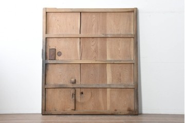 アンティーク建具　明治期　大きな金具と鋲打ちが目を引く幅広庄内蔵戸1枚　(R-086485)