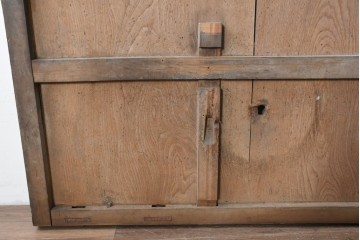 アンティーク建具　明治期　大きな金具と鋲打ちが目を引く幅広庄内蔵戸1枚　(R-086485)