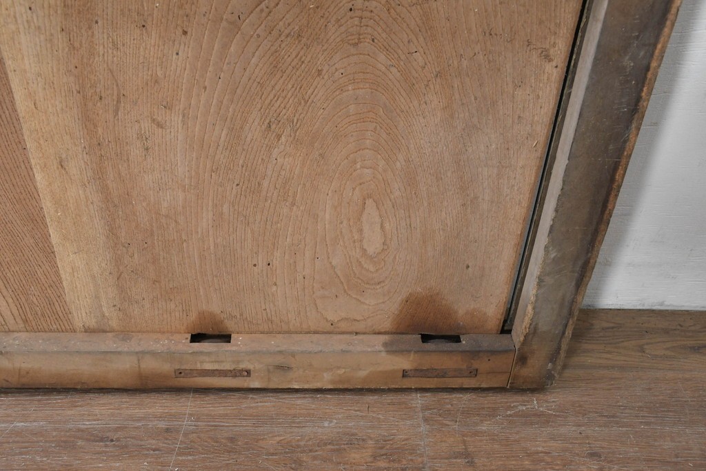 アンティーク建具　明治期　大きな金具と鋲打ちが目を引く幅広庄内蔵戸1枚　(R-086485)