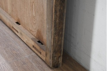 アンティーク建具　明治期　大きな金具と鋲打ちが目を引く幅広庄内蔵戸1枚　(R-086485)