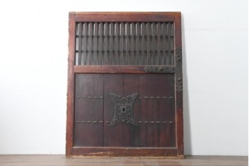 アンティーク建具　明治から大正期　岩手産　存在感ある飾り金具がかっこいい格子蔵戸1枚　(R-086486)