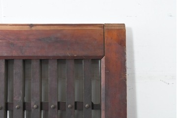 アンティーク建具　明治から大正期　岩手産　存在感ある飾り金具がかっこいい格子蔵戸1枚　(R-086486)