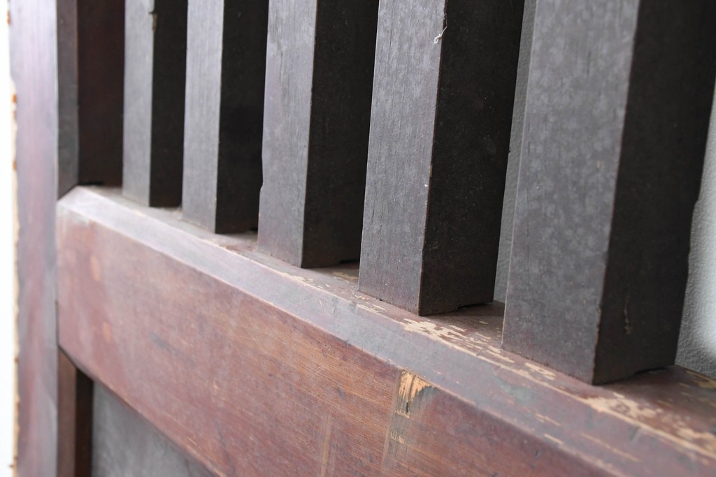 アンティーク建具　明治から大正期　岩手産　存在感ある飾り金具がかっこいい格子蔵戸1枚　(R-086486)