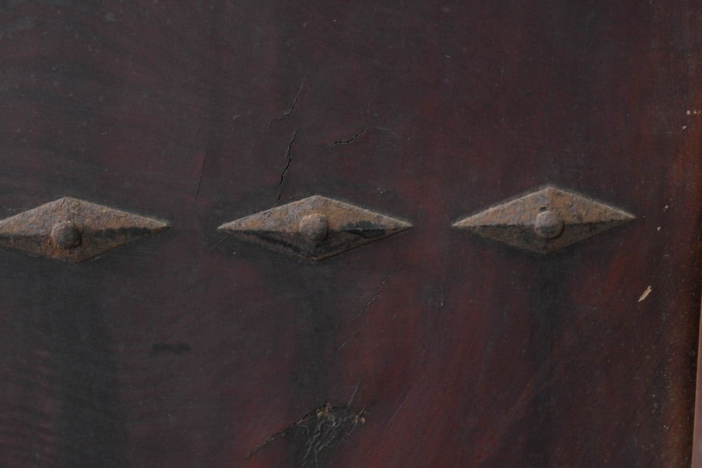 アンティーク建具　明治から大正期　岩手産　存在感ある飾り金具がかっこいい格子蔵戸1枚　(R-086486)