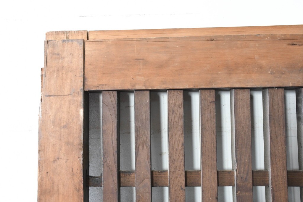 アンティーク建具　明治から大正期　岩手産　存在感ある飾り金具がかっこいい格子蔵戸1枚　(R-086486)