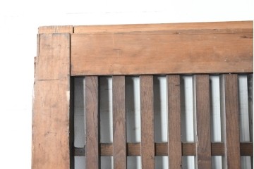 アンティーク建具　明治から大正期　岩手産　存在感ある飾り金具がかっこいい格子蔵戸1枚　(R-086486)