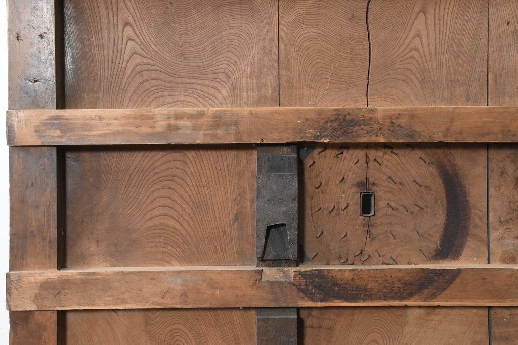 アンティーク建具　明治から大正期　岩手産　存在感ある飾り金具がかっこいい格子蔵戸1枚　(R-086486)