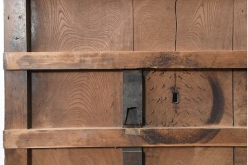 アンティーク建具　明治から大正期　岩手産　存在感ある飾り金具がかっこいい格子蔵戸1枚　(R-086486)