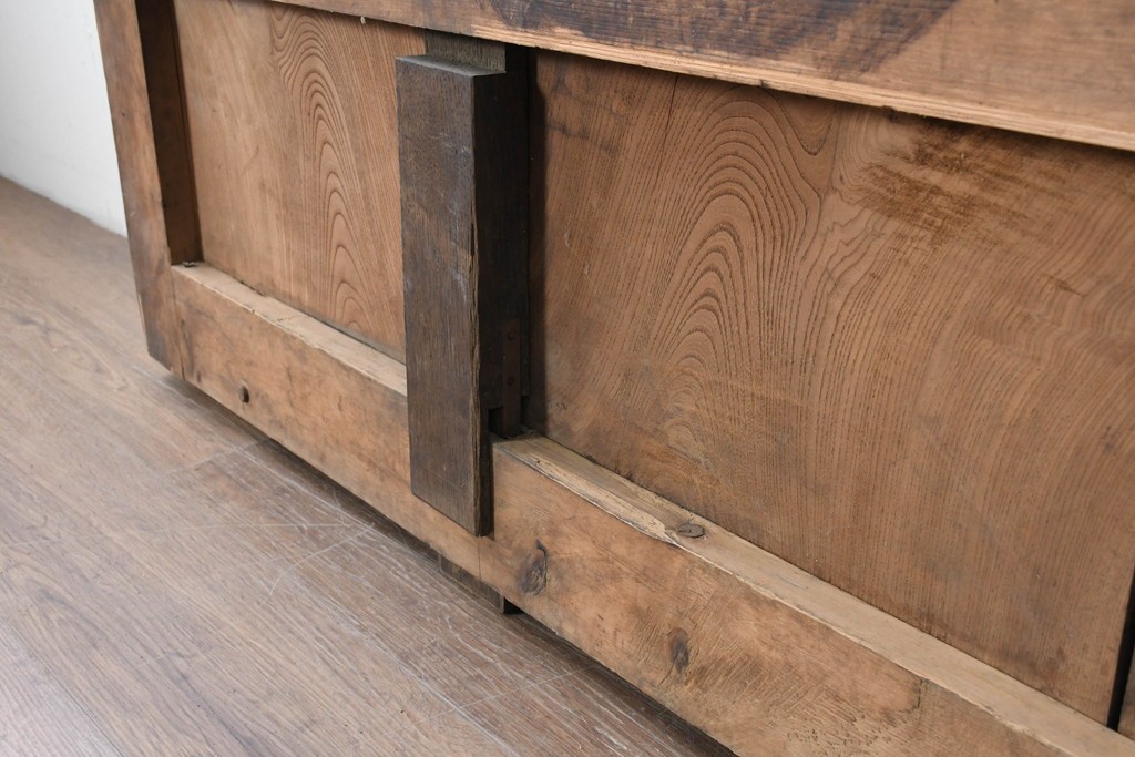 アンティーク建具　明治から大正期　岩手産　存在感ある飾り金具がかっこいい格子蔵戸1枚　(R-086486)