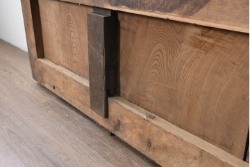 アンティーク建具　明治から大正期　岩手産　存在感ある飾り金具がかっこいい格子蔵戸1枚　(R-086486)