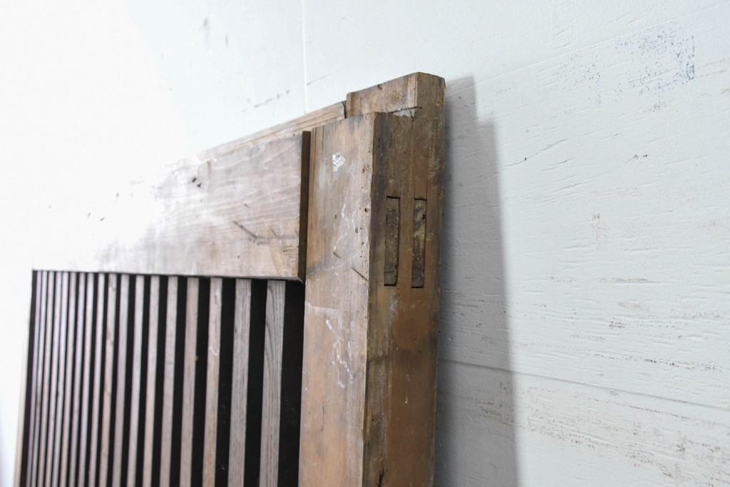 アンティーク建具　明治から大正期　岩手産　存在感ある飾り金具がかっこいい格子蔵戸1枚　(R-086486)