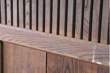 アンティーク建具　明治から大正期　欅(ケヤキ)材　格子付きの重厚な蔵戸1枚　(R-086487)