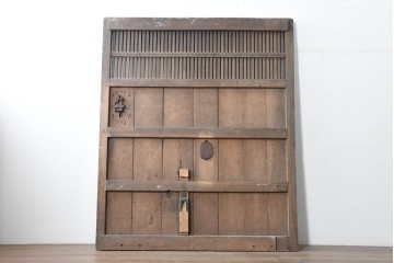 アンティーク建具　明治から大正期　欅(ケヤキ)材　格子付きの重厚な蔵戸1枚　(R-086487)