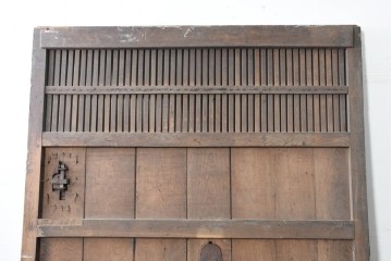 アンティーク建具　明治から大正期　欅(ケヤキ)材　格子付きの重厚な蔵戸1枚　(R-086487)