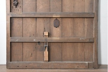 アンティーク建具　明治から大正期　欅(ケヤキ)材　格子付きの重厚な蔵戸1枚　(R-086487)
