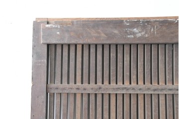アンティーク建具　明治から大正期　欅(ケヤキ)材　格子付きの重厚な蔵戸1枚　(R-086487)
