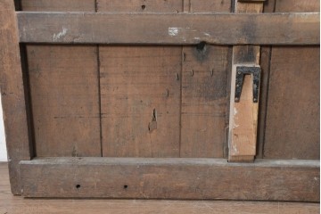 アンティーク建具　明治から大正期　欅(ケヤキ)材　格子付きの重厚な蔵戸1枚　(R-086487)