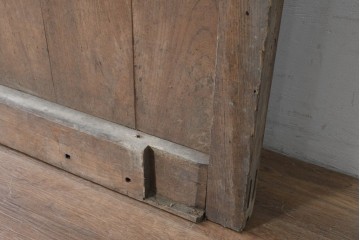 アンティーク建具　明治から大正期　欅(ケヤキ)材　格子付きの重厚な蔵戸1枚　(R-086487)