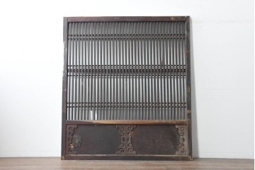 アンティーク建具　明治から大正期　鋲打ちの格子と腰板の意匠が目を引く格子蔵戸1枚　(R-086488)