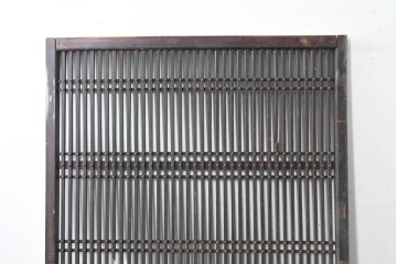 アンティーク建具　明治から大正期　鋲打ちの格子と腰板の意匠が目を引く格子蔵戸1枚　(R-086488)