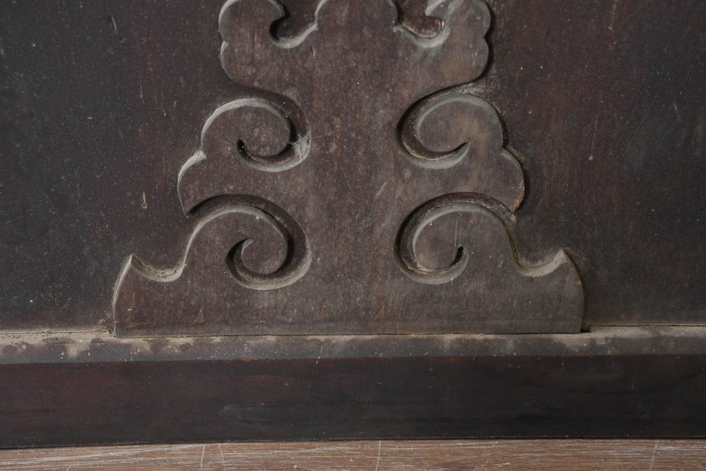 アンティーク建具　明治から大正期　鋲打ちの格子と腰板の意匠が目を引く格子蔵戸1枚　(R-086488)