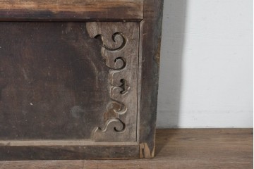 アンティーク建具　明治から大正期　鋲打ちの格子と腰板の意匠が目を引く格子蔵戸1枚　(R-086488)