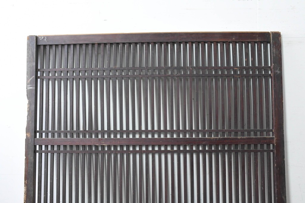 アンティーク建具　明治から大正期　鋲打ちの格子と腰板の意匠が目を引く格子蔵戸1枚　(R-086488)