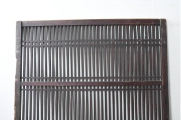 アンティーク建具　明治から大正期　鋲打ちの格子と腰板の意匠が目を引く格子蔵戸1枚　(R-086488)