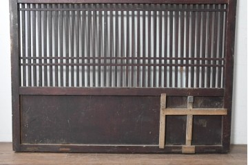 アンティーク建具　明治から大正期　鋲打ちの格子と腰板の意匠が目を引く格子蔵戸1枚　(R-086488)