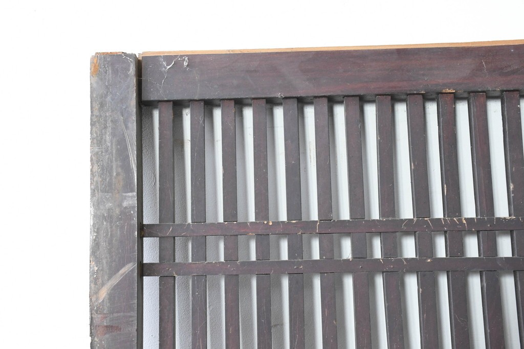 アンティーク建具　明治から大正期　鋲打ちの格子と腰板の意匠が目を引く格子蔵戸1枚　(R-086488)