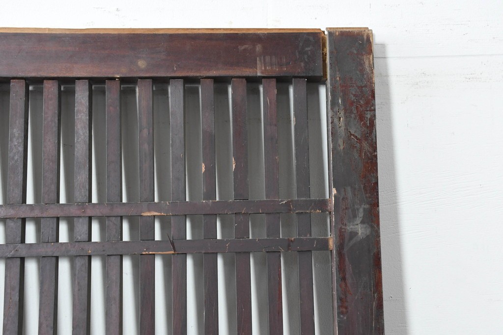 アンティーク建具　明治から大正期　鋲打ちの格子と腰板の意匠が目を引く格子蔵戸1枚　(R-086488)