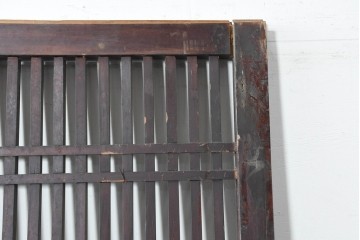 アンティーク建具　明治から大正期　鋲打ちの格子と腰板の意匠が目を引く格子蔵戸1枚　(R-086488)