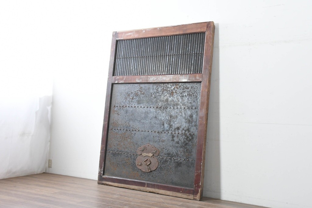 アンティーク建具　明治から大正期　上手物!　重厚な鉄板張りの大振り蔵戸1枚　(R-086489)