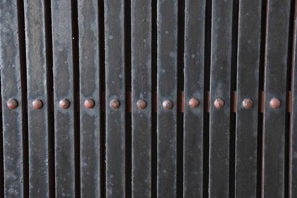 アンティーク建具　明治から大正期　上手物!　重厚な鉄板張りの大振り蔵戸1枚　(R-086489)