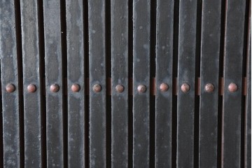 アンティーク建具　明治から大正期　上手物!　重厚な鉄板張りの大振り蔵戸1枚　(R-086489)