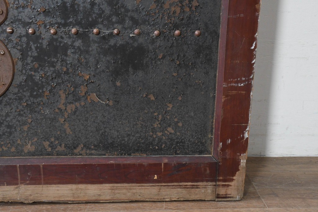 アンティーク建具　明治から大正期　上手物!　重厚な鉄板張りの大振り蔵戸1枚　(R-086489)