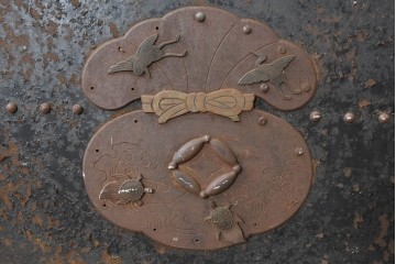 アンティーク建具　明治から大正期　上手物!　重厚な鉄板張りの大振り蔵戸1枚　(R-086489)