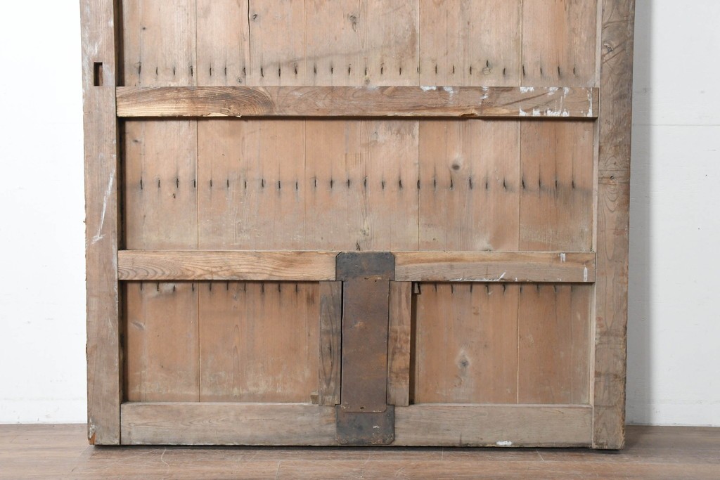 アンティーク建具　明治から大正期　上手物!　重厚な鉄板張りの大振り蔵戸1枚　(R-086489)