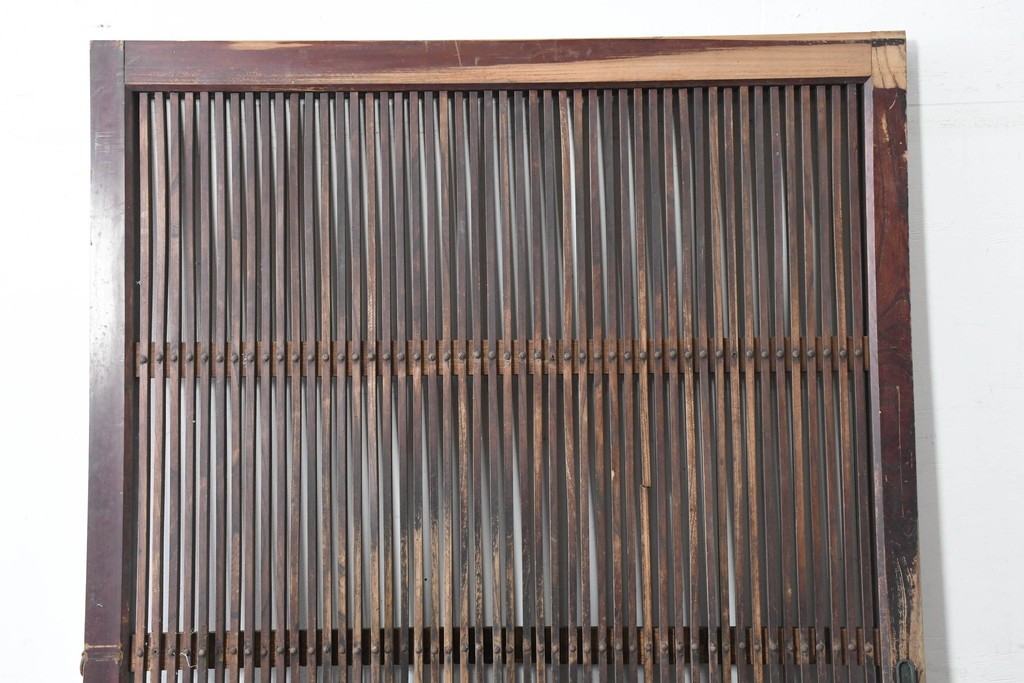 アンティーク建具　明治から大正期　総欅(ケヤキ)材　細やかな格子と素朴な佇まいが味わい深い格子蔵戸1枚　(R-086490)