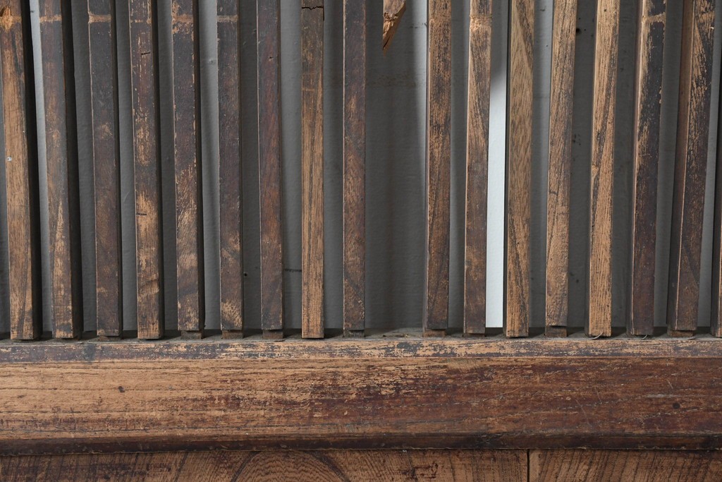 アンティーク建具　明治から大正期　総欅(ケヤキ)材　細やかな格子と素朴な佇まいが味わい深い格子蔵戸1枚　(R-086490)