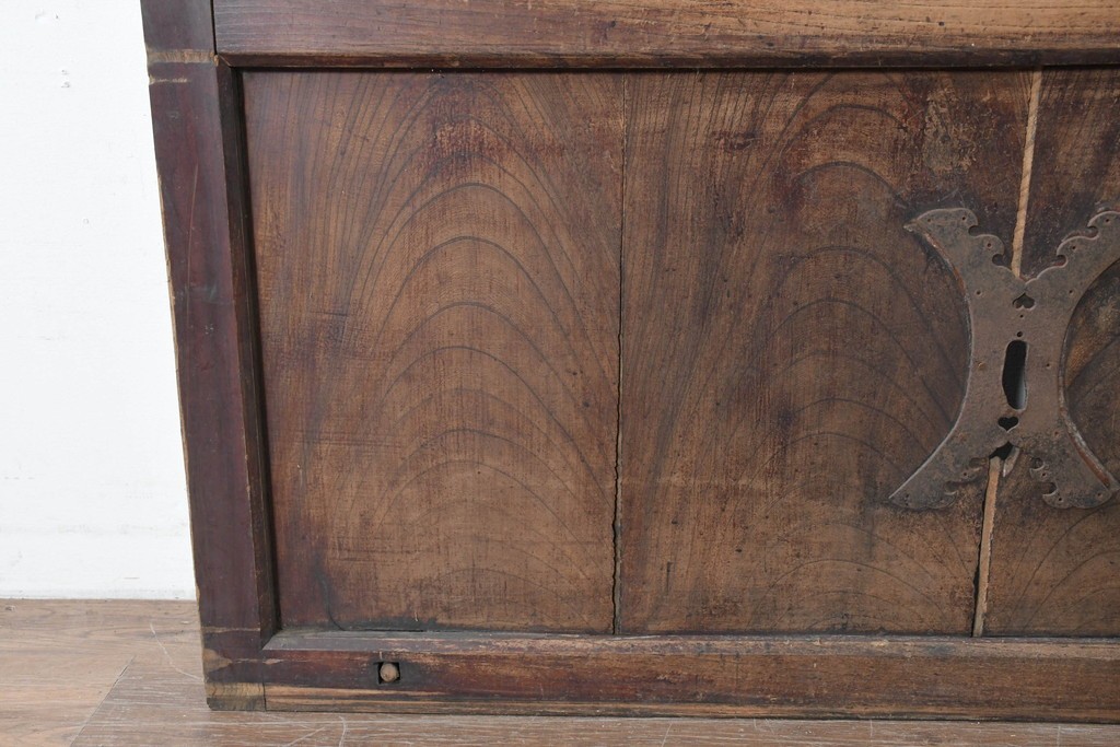 アンティーク建具　明治から大正期　総欅(ケヤキ)材　細やかな格子と素朴な佇まいが味わい深い格子蔵戸1枚　(R-086490)