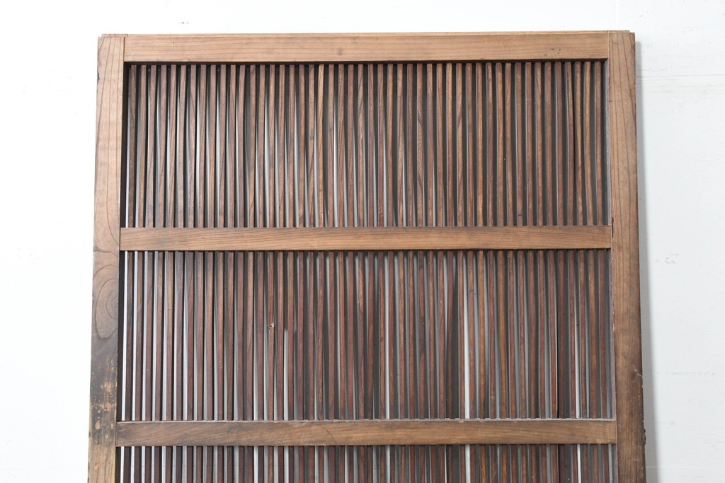 アンティーク建具　明治から大正期　総欅(ケヤキ)材　細やかな格子と素朴な佇まいが味わい深い格子蔵戸1枚　(R-086490)