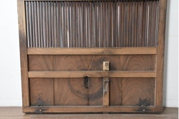 アンティーク建具　明治から大正期　総欅(ケヤキ)材　細やかな格子と素朴な佇まいが味わい深い格子蔵戸1枚　(R-086490)