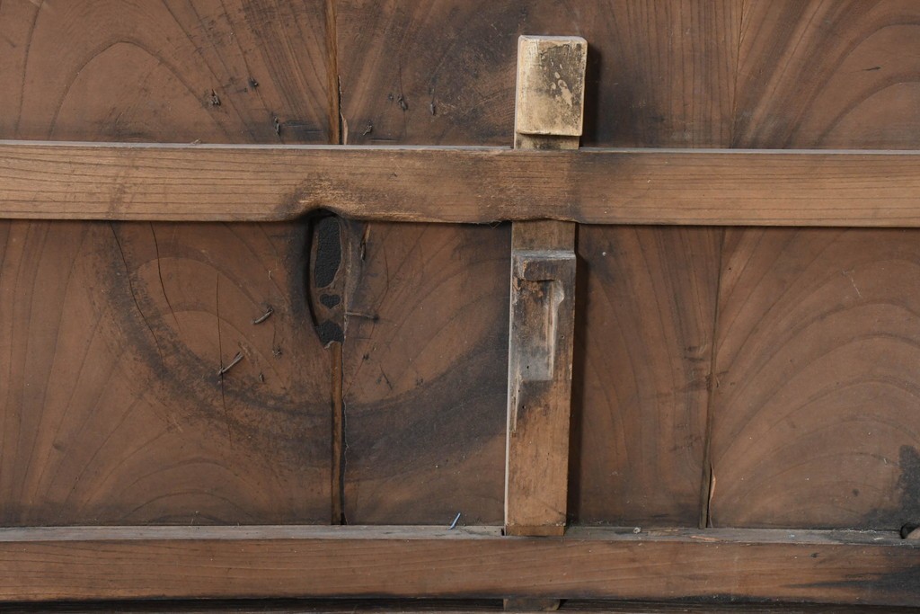 アンティーク建具　明治から大正期　総欅(ケヤキ)材　細やかな格子と素朴な佇まいが味わい深い格子蔵戸1枚　(R-086490)