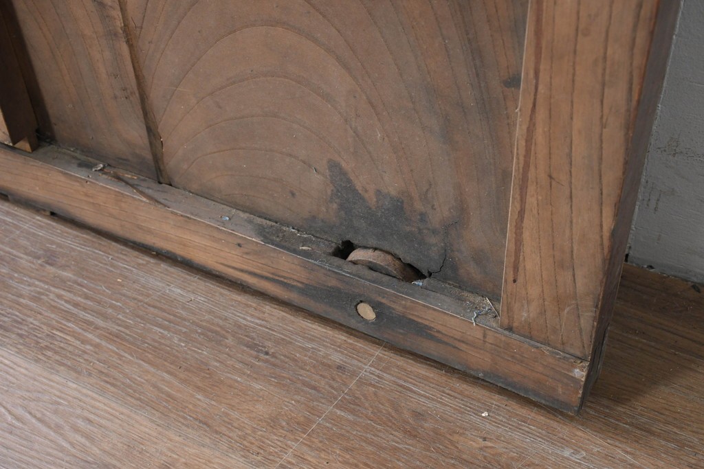 アンティーク建具　明治から大正期　総欅(ケヤキ)材　細やかな格子と素朴な佇まいが味わい深い格子蔵戸1枚　(R-086490)