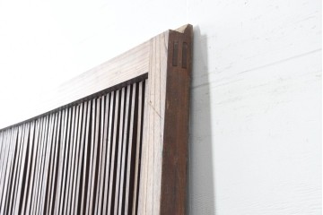 アンティーク建具　明治から大正期　総欅(ケヤキ)材　細やかな格子と素朴な佇まいが味わい深い格子蔵戸1枚　(R-086490)