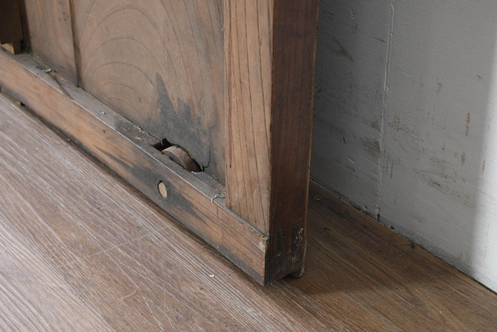 アンティーク建具　明治から大正期　総欅(ケヤキ)材　細やかな格子と素朴な佇まいが味わい深い格子蔵戸1枚　(R-086490)