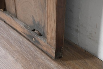 アンティーク建具　明治から大正期　総欅(ケヤキ)材　細やかな格子と素朴な佇まいが味わい深い格子蔵戸1枚　(R-086490)