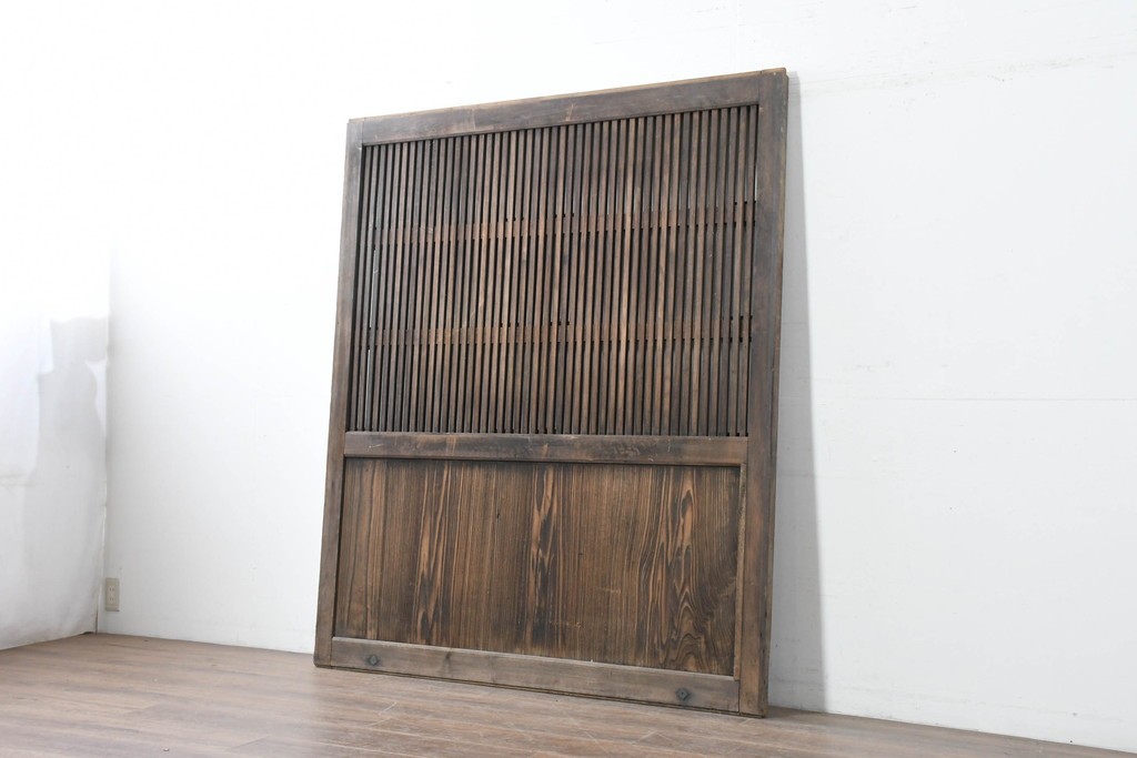 アンティーク建具　明治から大正期　木味の良い素朴な風合いと細格子が趣深いガラス入り格子蔵戸1枚　(R-086491)